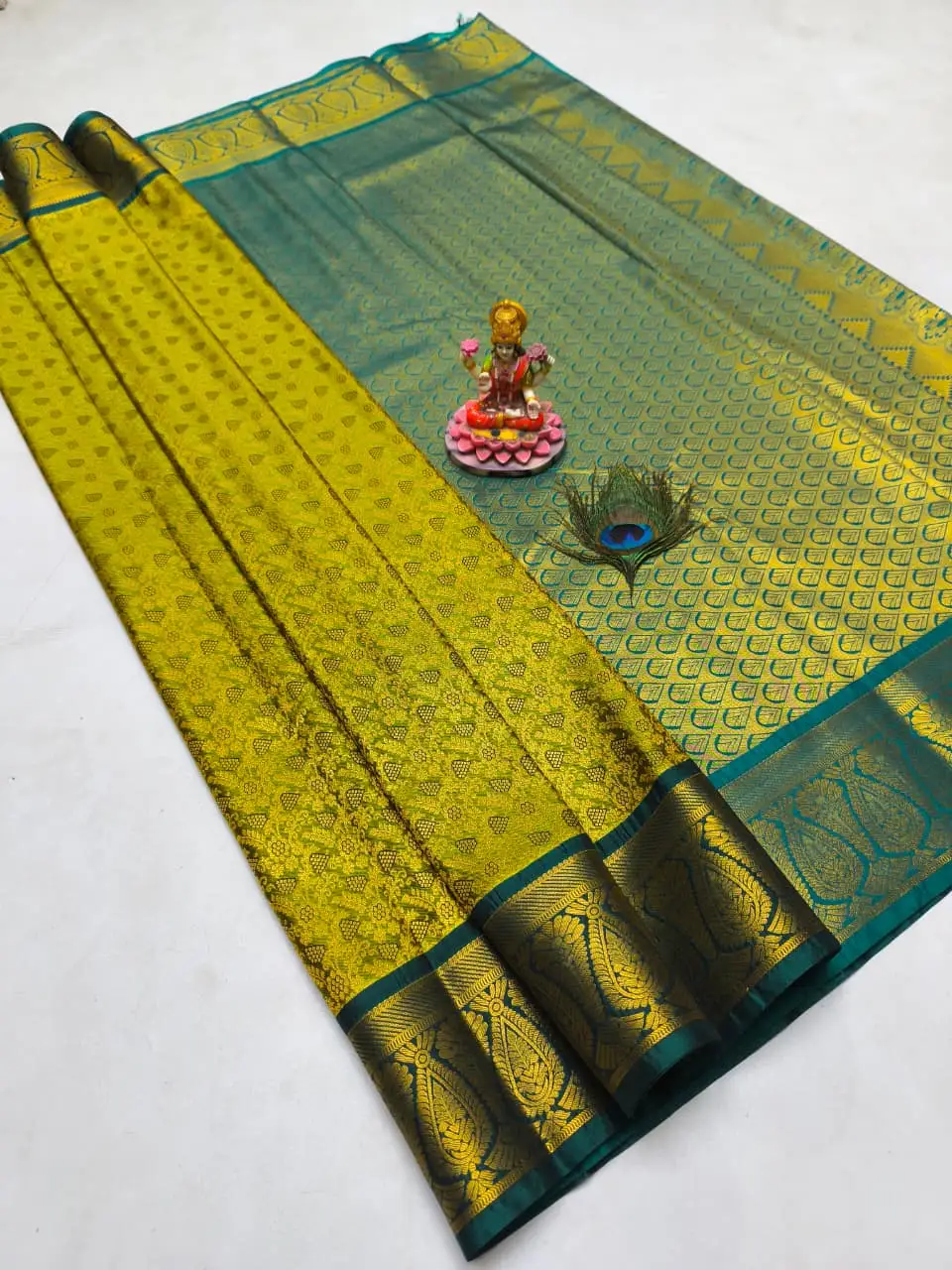 Peacock Paisley Diamond Zari Semi Kanchipuram Silk Saree